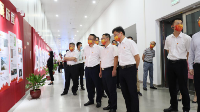 (中山網(wǎng))黨建共創(chuàng),業(yè)務共融——市直機關政務服務系統(tǒng)黨建主題基地智慧黨建體驗館正式啟用(1)610.
